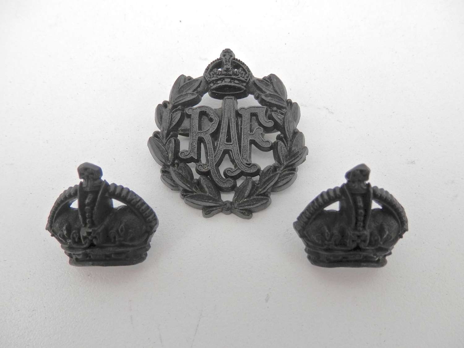 RAF economy cap badge and sergeant crowns