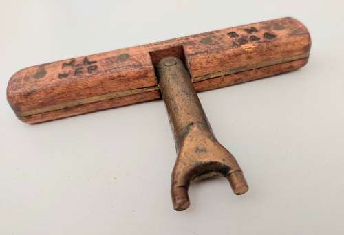 WW2 fuze plug key